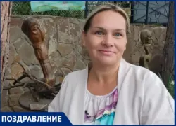 Ширнину Екатерину Ивановну поздравляют с днем рождения воспитанники и родители группы «Росточек»