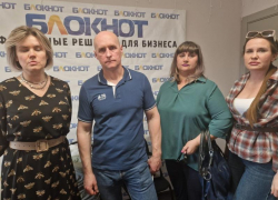 Родители МОУ СШ №35 встали на защиту администрации школы после публикации об избиении одной из школьниц группой подростков
