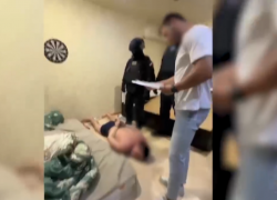 В Волжском полиция накрыла сбытчика «левых» карт для мошенников