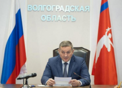 Отражена атака БПЛА в Волгоградской области: трое пострадавших, включая ребенка, повреждены дома