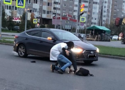 Несколько пешеходов оказались под колесами автомобиля