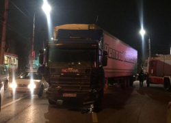 В Волгограде фура протаранила 12 автомобилей: пострадали пять человек