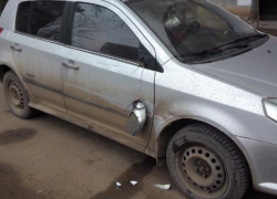 В Волжском неизвестный водитель разбил припаркованную иномарку и скрылся