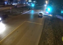 Погоня за водителем без прав в Волгограде закончилась аварией: видео