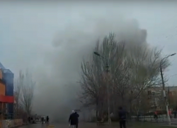 Место смертельной коммунальной аварии на Оломоуцкой в Волжском снова оцеплено: происходящее попало на видео