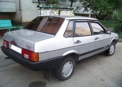 На окраине Волжского угнали отечественную легковушку 