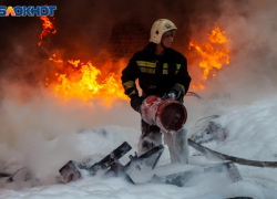 Ранним утром под Волжским вспыхнул дом