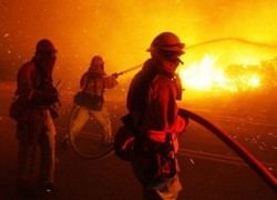 В Волжском пожарные тушили лодочную станцию «Нептун»