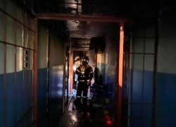 В многоэтажке Волжского загорелся электрощиток