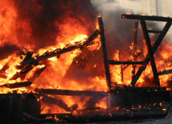 Дом стал ловушкой: в пожаре под Волжским пострадал человек