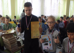 Ученики школы № 30 в Волжском выиграли "шахматный класс" в турнире "Великая пешка"