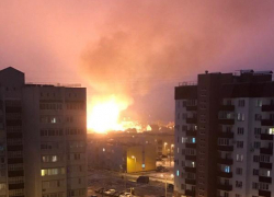 Дом и автомобиль сгорели при пожаре в Волжском