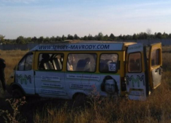 В Волжском опрокинулась маршрутка: появились подробности