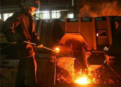 Рабочий завода "Красный Октябрь" упал в ковш с плавленным металлом