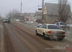 65-летнего мужчину увезли на "скорой" с места ДТП под Волжским