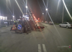 В Волжском мотоцикл врезался в трактор: водитель и пассажирка госпитализированы