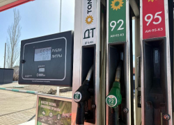 Шок для автолюбителей: бензин в Волжском снова дорожает