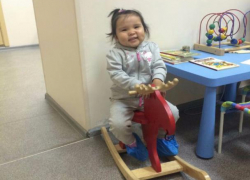 Из-за эпилептических припадков у трехлетней Дарины из Волжского отмирают клетки головного мозга