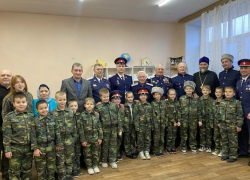В Волжском представители власти провели встречу с юными казаками