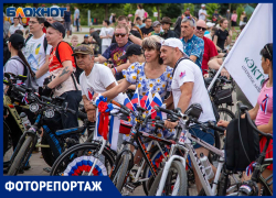С праздничной велогонки начался День России в Волжском