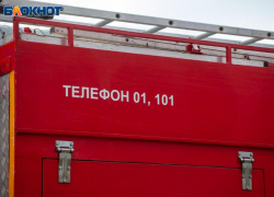 Машина до тла сгорела ночью в Волжском