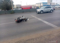 После столкновения с «тринашкой» 61-летний водитель мопеда попал в больницу