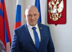 Глава города Игорь Воронин поздравил волжан с Днем защитника Отечества