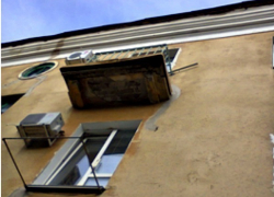 В старой части Волжского могут обрушиться семь балконов