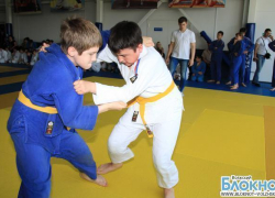 В Волжском юные дзюдоисты посвятили свой турнир дню Победы