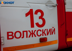 В Волжском загорелась крыша «заброшки»