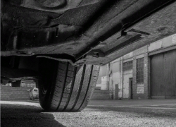 В Волжском автомобиль сбил женщину с 1,5-годовалым ребенком