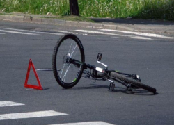 Подростка на велосипеде сбил автомобиль