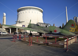 В Волгограде вандалы разрисовали стену музея-панорамы «Сталинградская битва»
