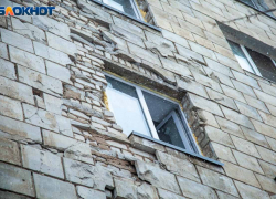 В Волгограде из окна выпал 7-летний ребенок: мальчика госпитализировали с тяжелыми травмами 