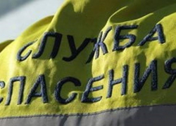 Из-за порывистого ветра в центре Волгограда рухнул рекламный щит