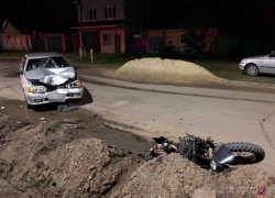 Водитель и пассажир мопеда пострадали в ДТП с легковушкой под Волжским