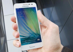 Угрожая ножом волжанин отобрал у прохожего дорогостоящий смартфон