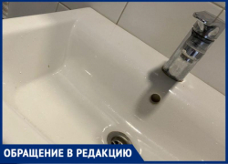 «Никто не может постирать вещи»: в Волжском многоквартирный дом оставили без воды