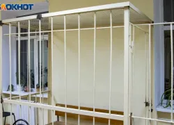 «Ударил с ноги в голову и скрылся»: мужчина напал на сидевшего на бордюре в Волжском 