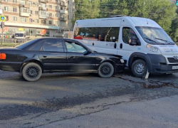 Столкновение Audi и маршрутки в Волгограде попало на видео