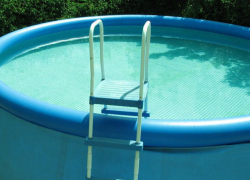 В Волжском в бассейне погибла женщина