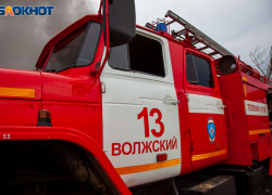 В Волжском полыхали вещи в павильоне