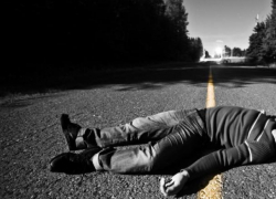 Под Волжским водитель оказался под колесами собственного авто