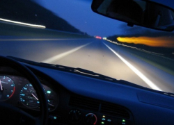 Волгоградец врезался в столб и оставил умирать в машине своих друзей