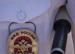 В Волжском женщина-водитель въехала в забор, избегая столкновения с авто