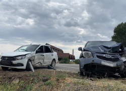 3 ребенка и 2 подростка пострадали в страшной аварии на трассе в Волгоградской области