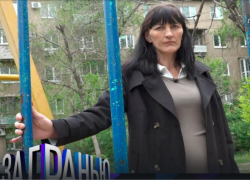 Один умер от голода, шестерых забрали: многодетная мать в Волжском пытается вернуть детей домой