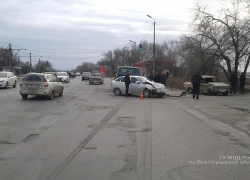 75-летний водитель был госпитализирован с места ДТП в Волжском