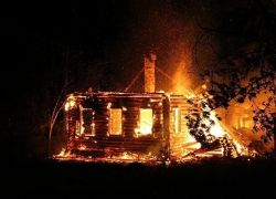 При пожаре под Волгоградом пострадал 49-летний мужчина 