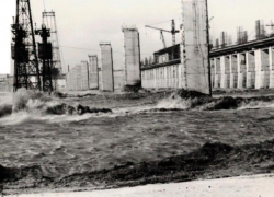 64 года назад Госкомиссия приняли все сооружения ГЭС к затоплению